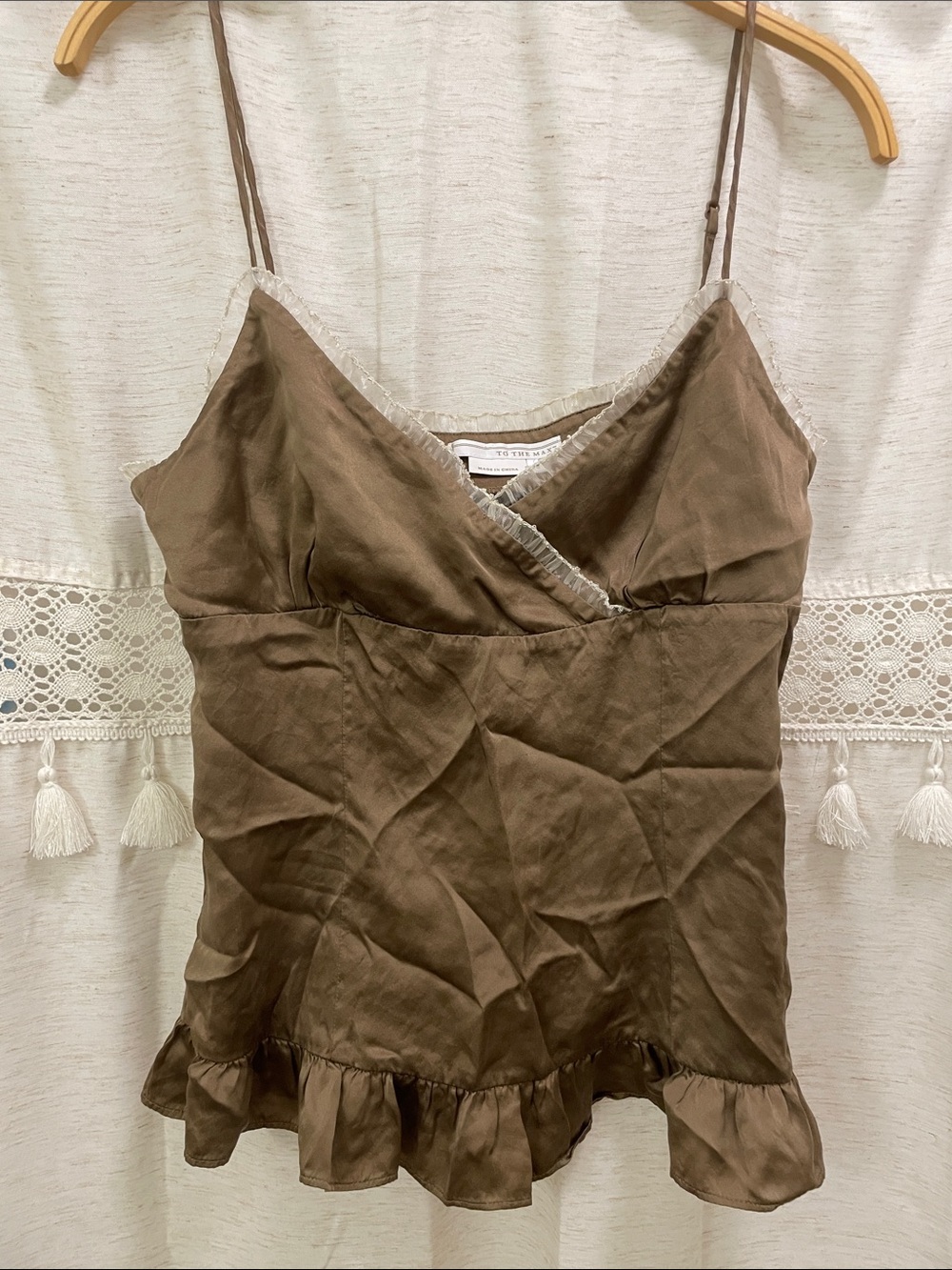 To the Max Y2k / Vintage 100% silk camisole V-neckline